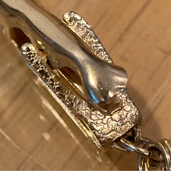 EUC Vintage 1960s Sweater/Scarf Clip Guard. Gold Tone Double Chain.
PAT. 2853764 - Picture 12 of 14